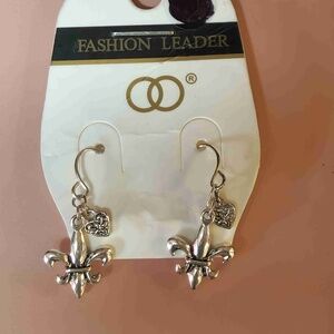 Fashion Leader Silver Fleur De Lis Heart Dangle Earrings